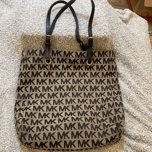 Michael Kors (MK) Signature tote